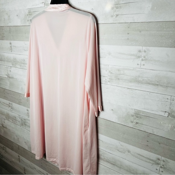 Vintage Satin Dressing Gown - Picture 2 of 4